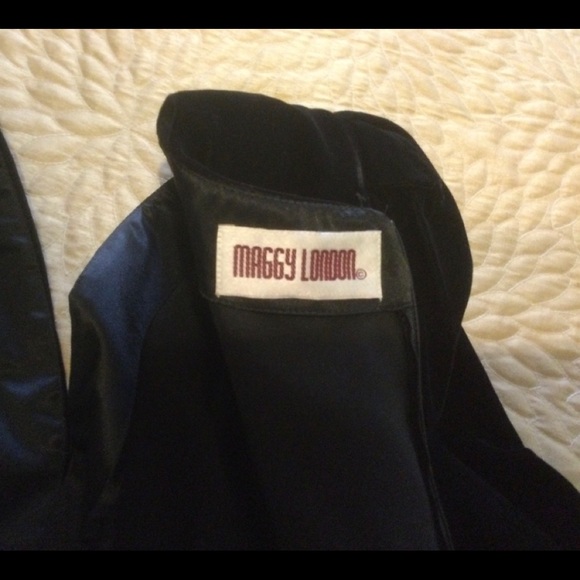 Velvet Black  dress Maggie London size 10 NEW Style by Karen Kong Like New - Picture 4 of 16